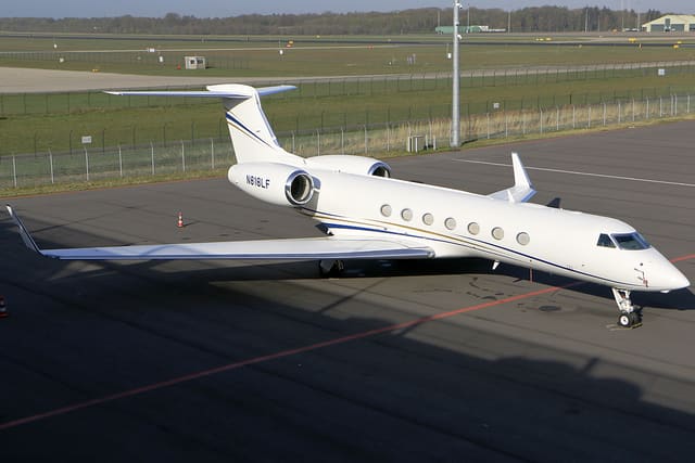 N818LF - Business jet