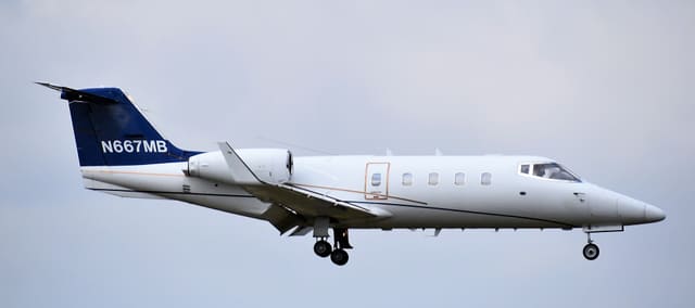 N667MB - Business jet