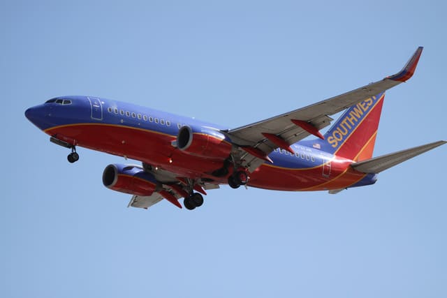 N737JW - Twin-engine aircraft
