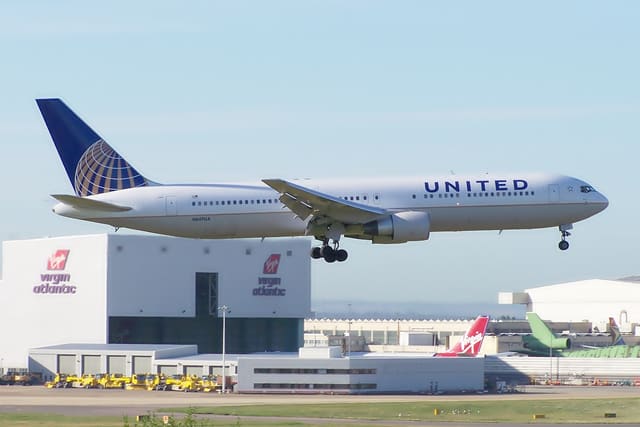 N647UA - Boeing