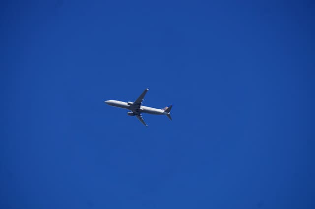 N73445 - Twin-engine aircraft