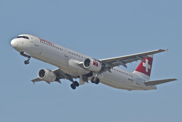 HB-IOC - Twin-engine aircraft
