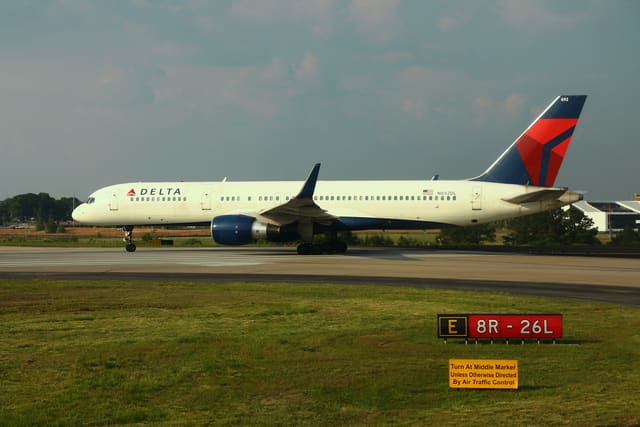 N692DL - Boeing
