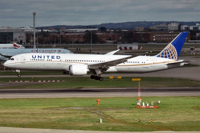 N27964 - Twin-engine aircraft