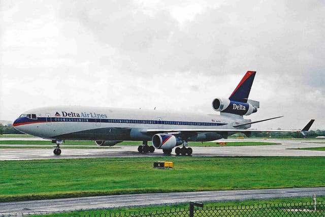 N811DE - Douglas