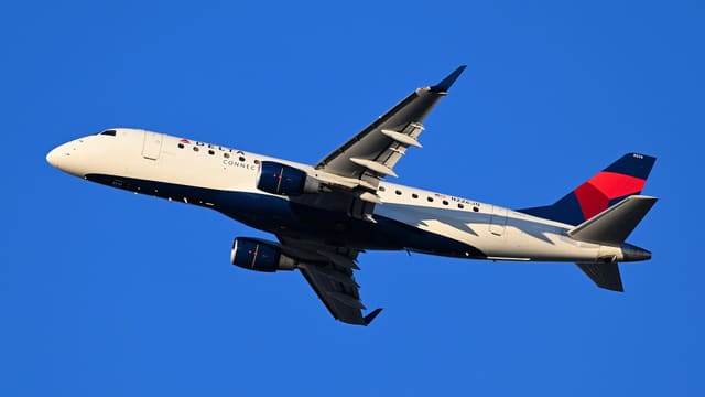 N226JQ - Twin-engine aircraft