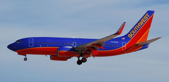 N728SW - Twin-engine aircraft