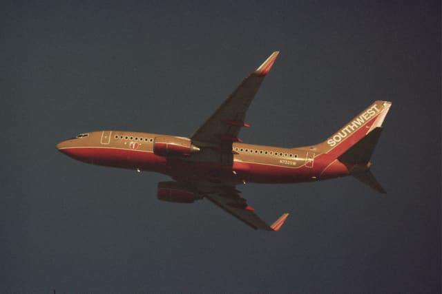 N732SW - Twin-engine aircraft