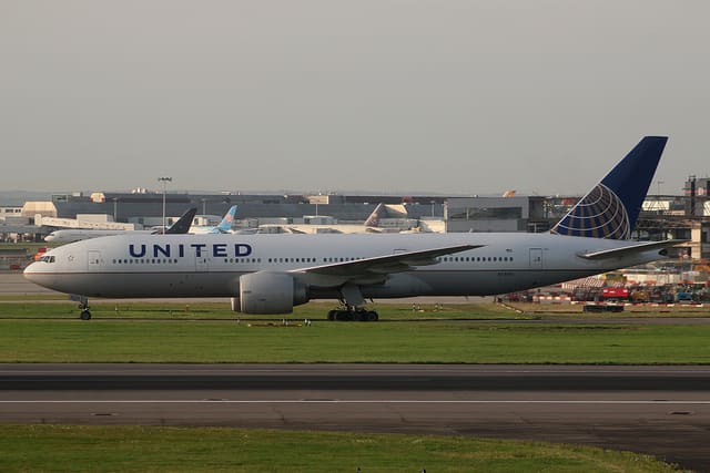 N79011 - Twin-engine aircraft