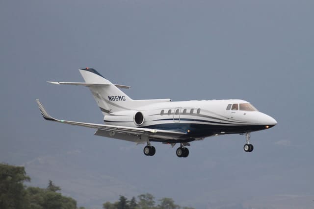 N85MG - Business jet