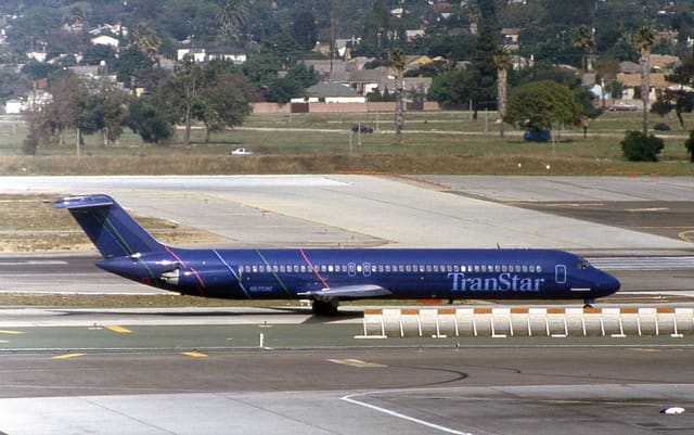 N675MC - Twin-engine aircraft