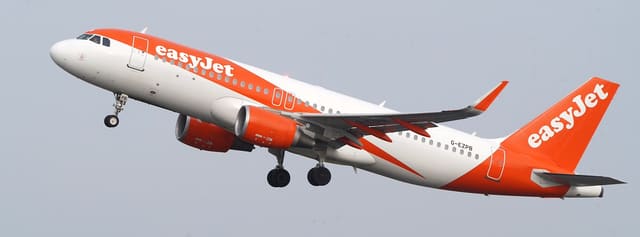 G-EZPB - Twin-engine aircraft