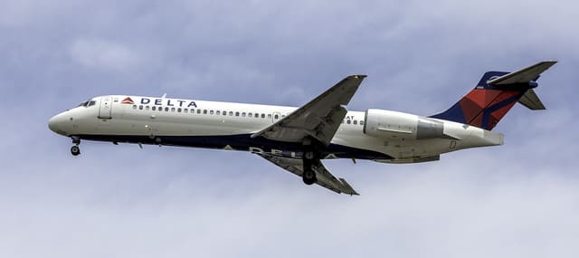 N942AT - Twin-engine aircraft