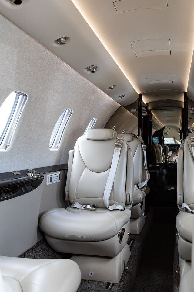N139XL - Business jet