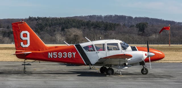 N5938Y - Twin-engine aircraft