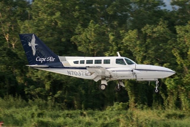 N7037E - Twin-engine aircraft
