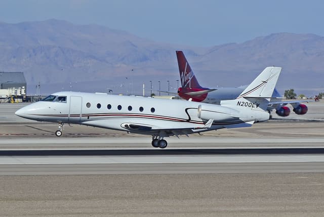N200LV - Business jet