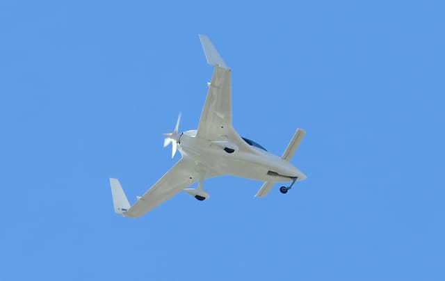 N909EZ - Single-engine aircraft