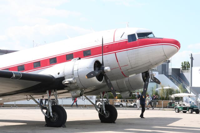 N49AG - Douglas