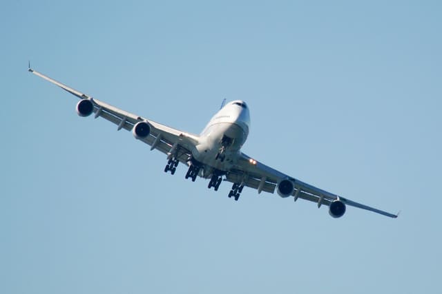 N104UA - Boeing