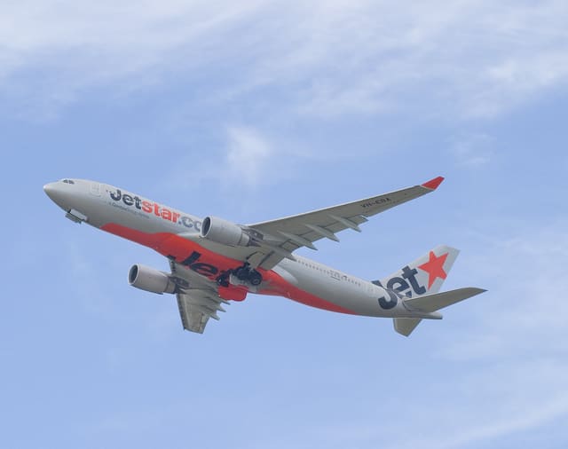 VH-EBA - Airbus