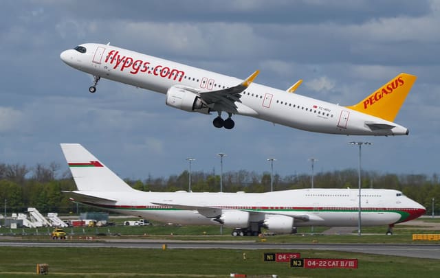 TC-RDU - Twin-engine aircraft