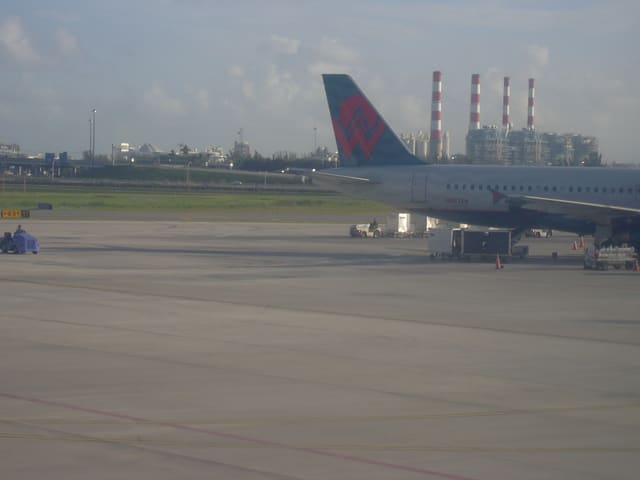 N667AW - Twin-engine aircraft