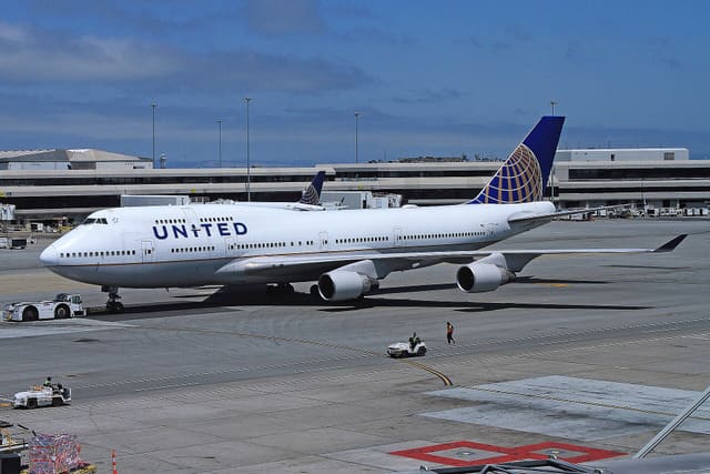 N127UA - Boeing