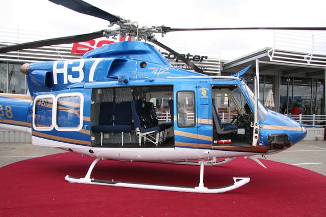 N44438 - Helicopter