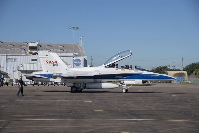 N846NA - Twin-engine aircraft