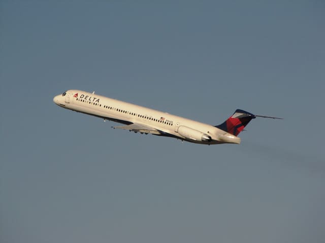 N966DL - Twin-engine aircraft