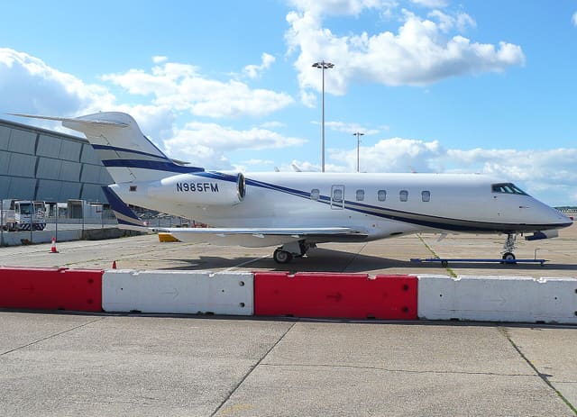 N985FM - Business jet