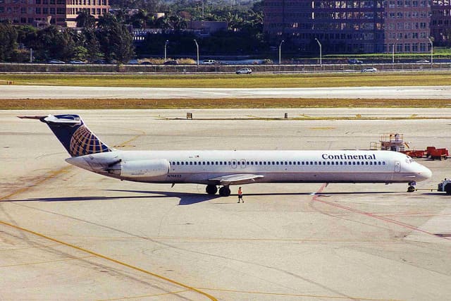 N76823 - Aircraft