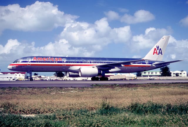 N676AN - Twin-engine aircraft