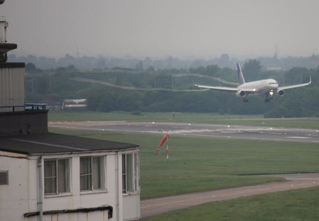 N14118 - Twin-engine aircraft