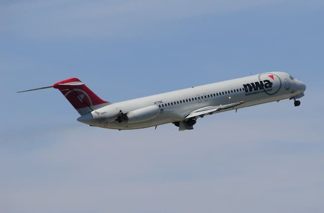 N771NC - Douglas