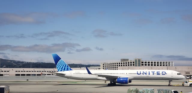 N75851 - Boeing