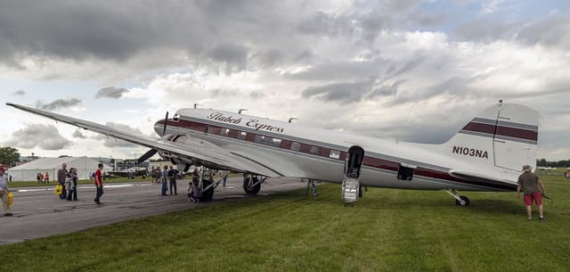 N103NA - Douglas