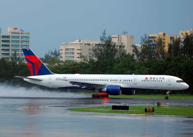 N654DL - Twin-engine aircraft