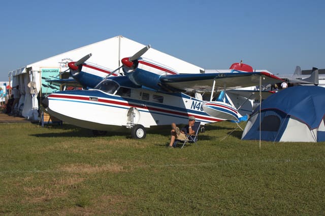 N403E - Twin-engine aircraft
