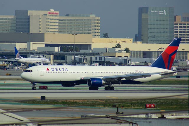 N130DL - Boeing