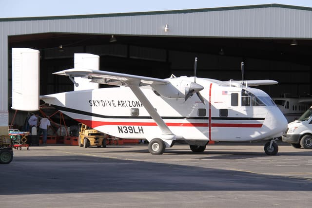 N39LH - Twin-engine aircraft
