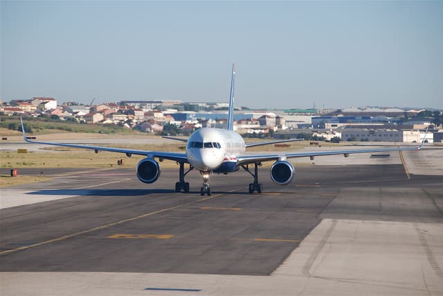 N202UW - Twin-engine aircraft