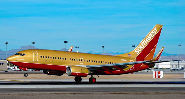 N711HK - Twin-engine aircraft