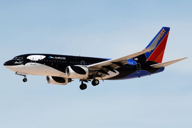 N715SW - Twin-engine aircraft