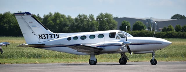 N37379 - Twin-engine aircraft