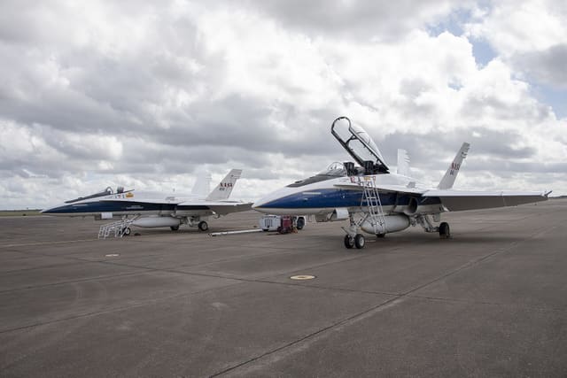 N846NA - Twin-engine aircraft