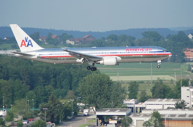 N381AN - Twin-engine aircraft