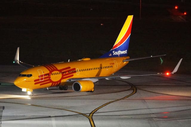 N781WN - Twin-engine aircraft