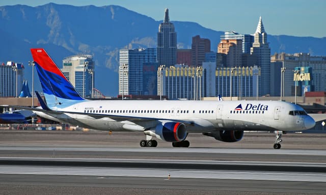 N659DL - Twin-engine aircraft
